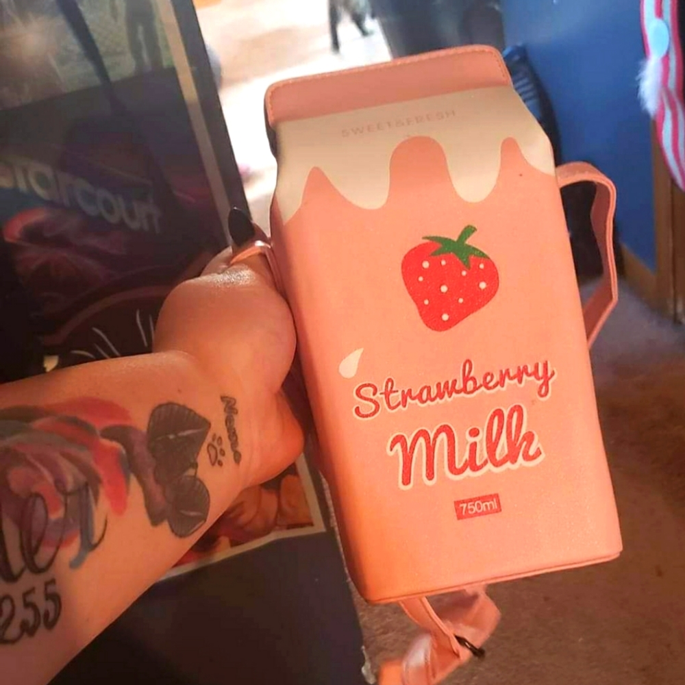 STAWRBERRY milk purse